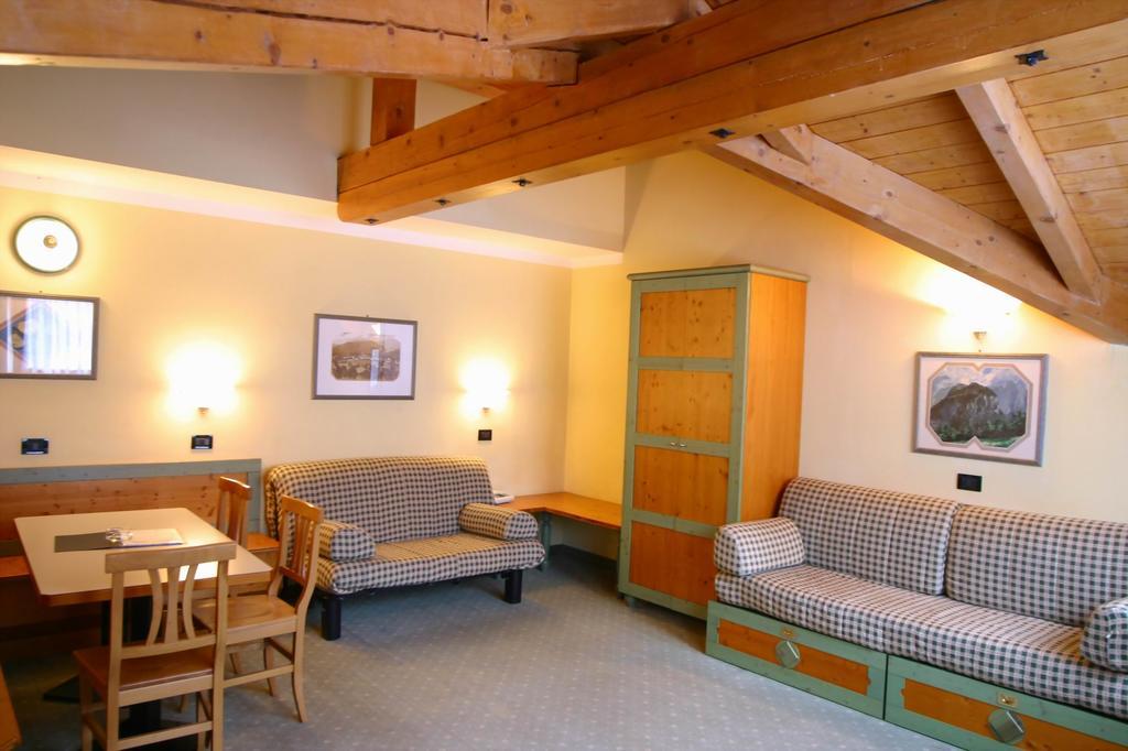 Nevesole Folgarida Resort Aparthotel المظهر الداخلي الصورة