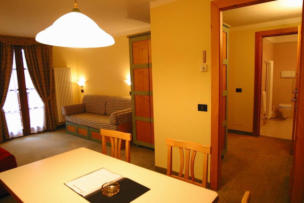 Nevesole Folgarida Resort Aparthotel الغرفة الصورة