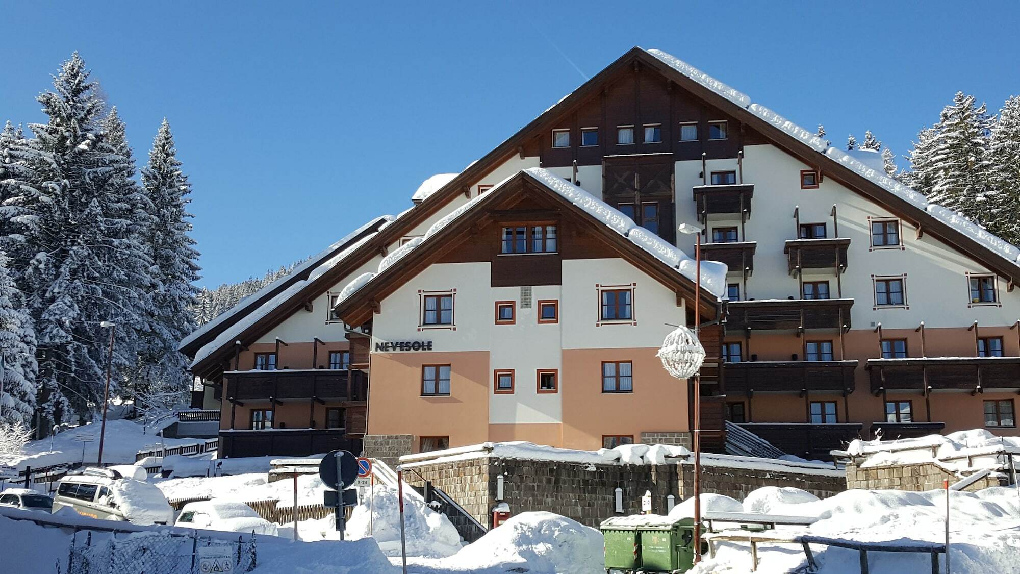 Nevesole Folgarida Resort Aparthotel المظهر الخارجي الصورة